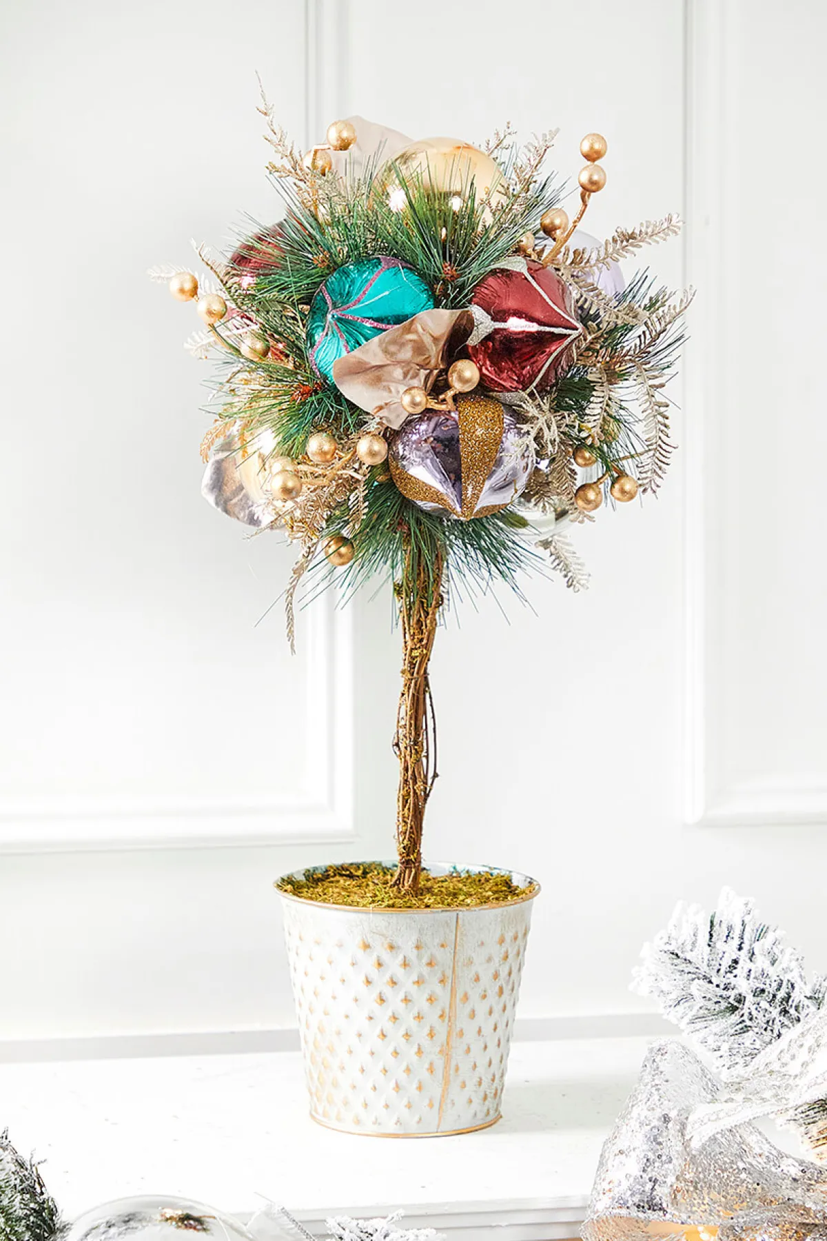 Decorator's Warehouse Christmas Accents^22" Christmas Topiary With Ball Ornaments - Small