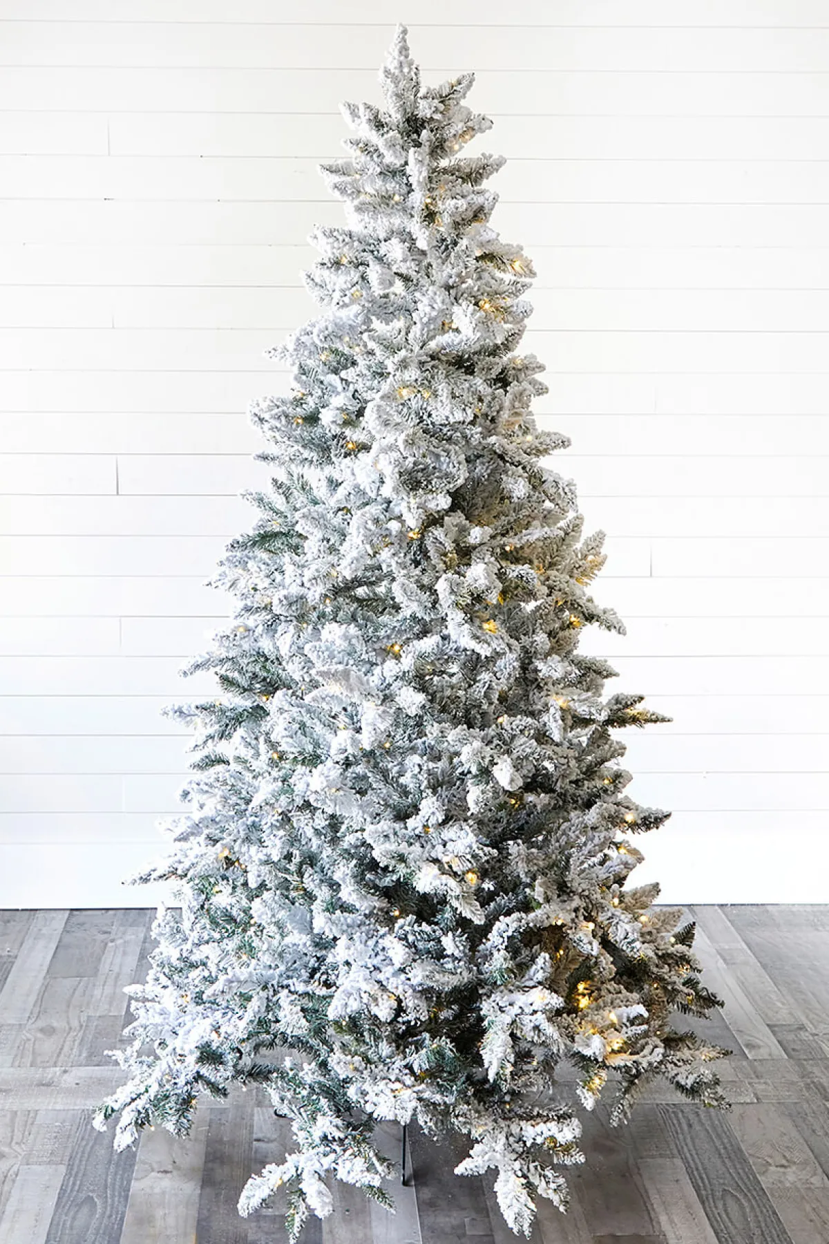 Decorator's Warehouse Christmas Trees|Christmas Trees^7.5' Flocked Aleutian Artificial Christmas Tree With 550 Color-Changing Lights