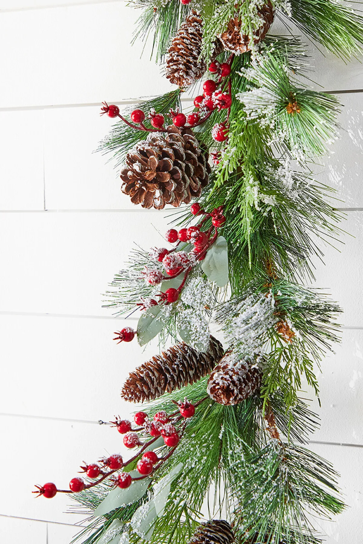Decorator's Warehouse Christmas Garlands^5' Frost Pine Berry Garland