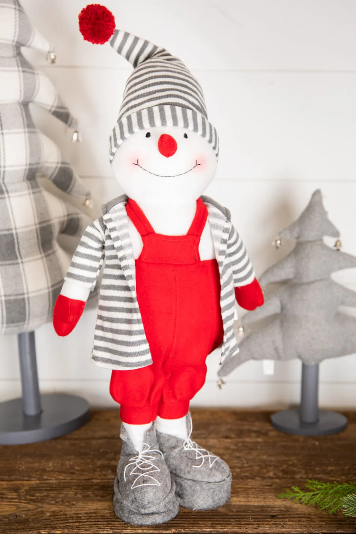 Decorator's Warehouse Christmas Accents^20” Standing Snowman Figure
