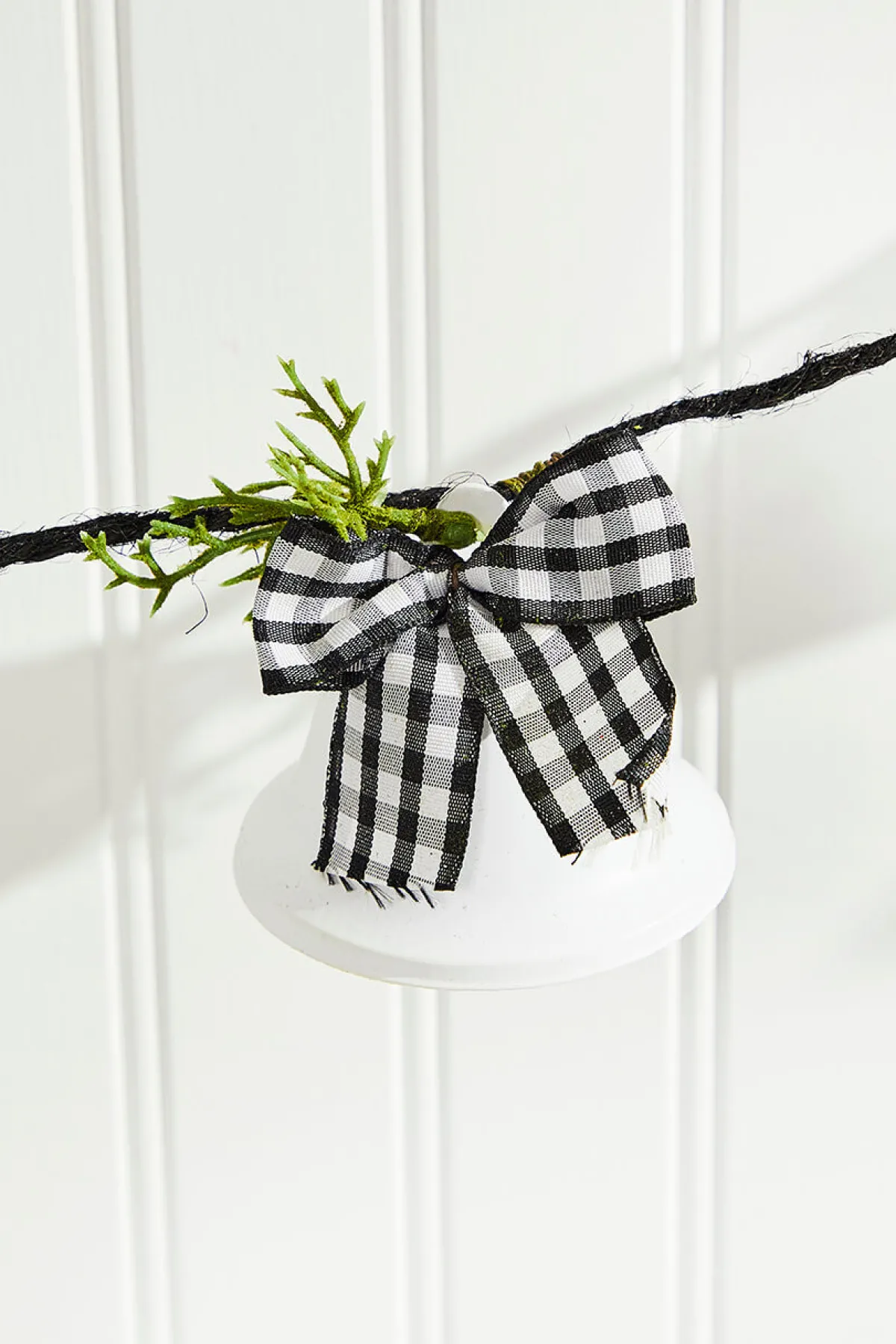 Decorator's Warehouse Christmas Garlands^67” White Country Bell Garland