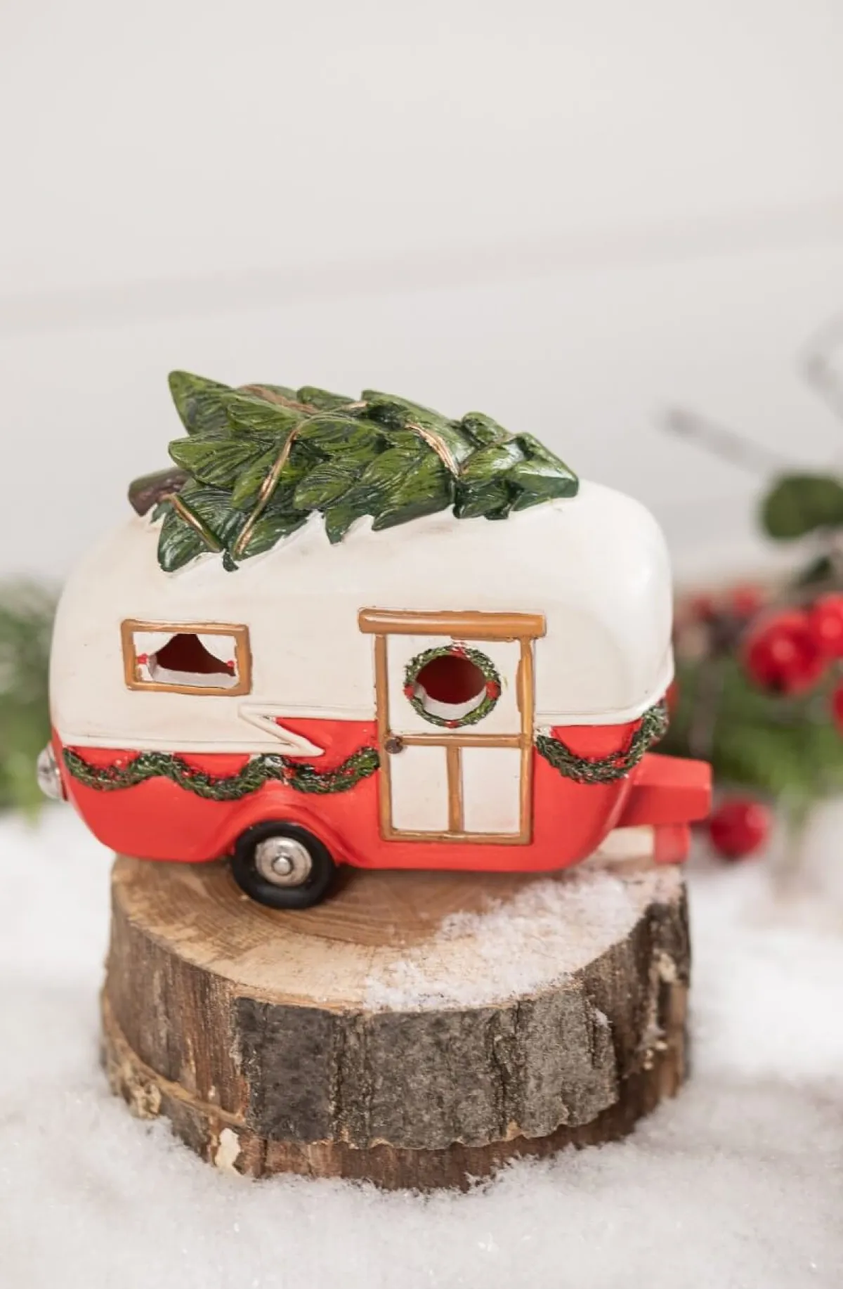 Decorator's Warehouse Christmas Accents^Light Up Resin Christmas Campers
