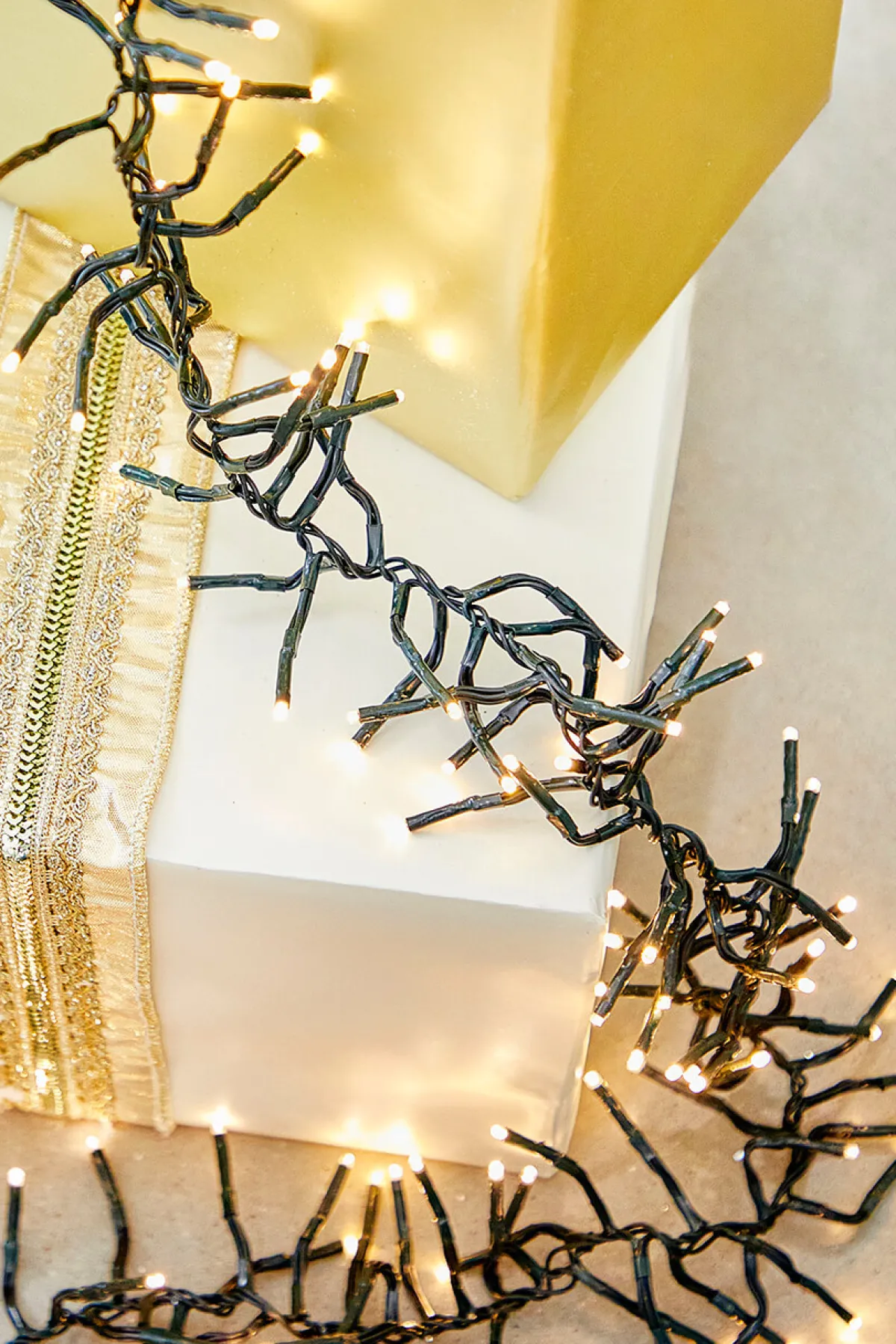 Decorator's Warehouse Light Strands|Outdoor Lighting^Platinum Elite Cluster Lights - 760L Warm White