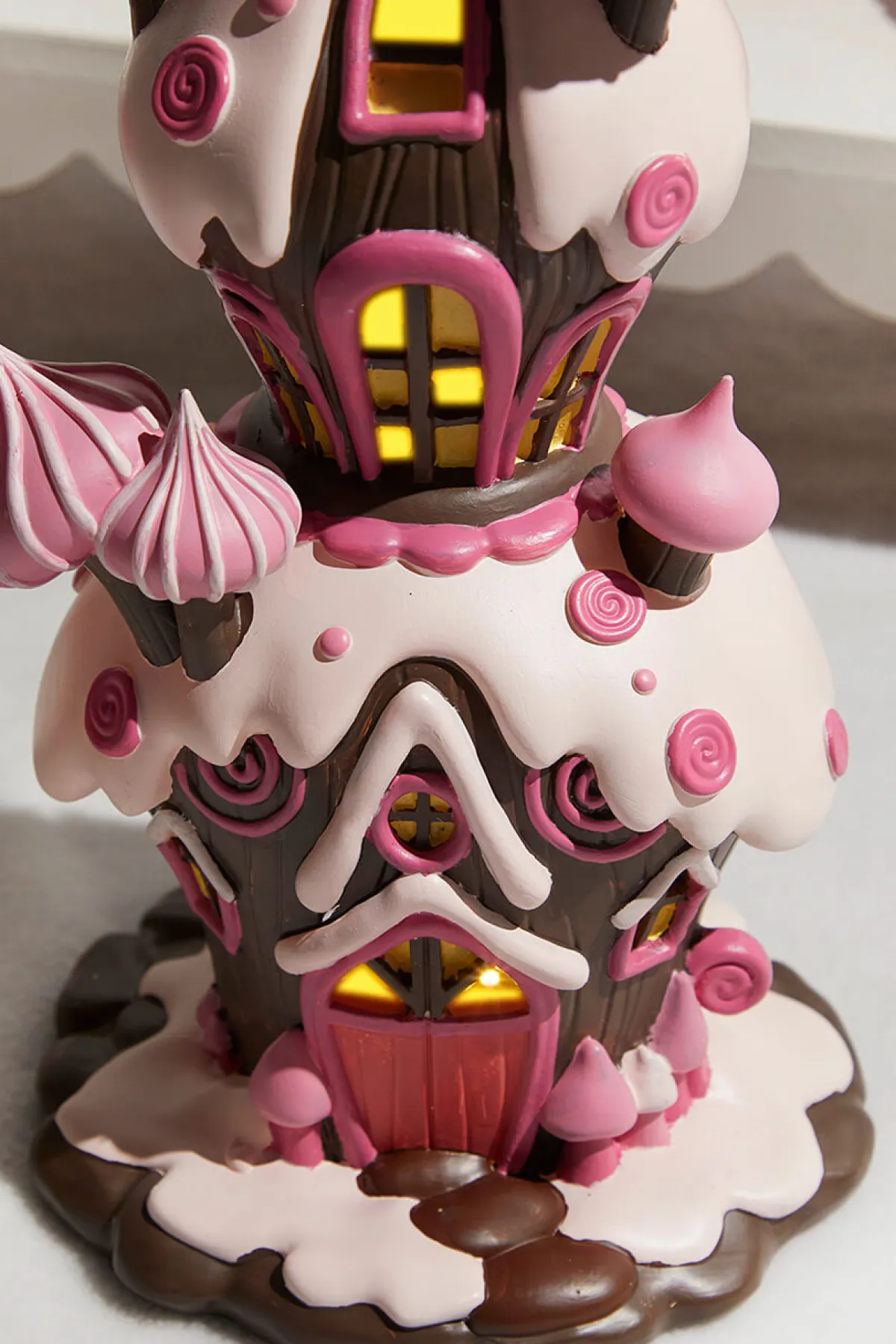 Decorator's Warehouse Christmas Accents^Resin Candy House With Led - Brown Pink