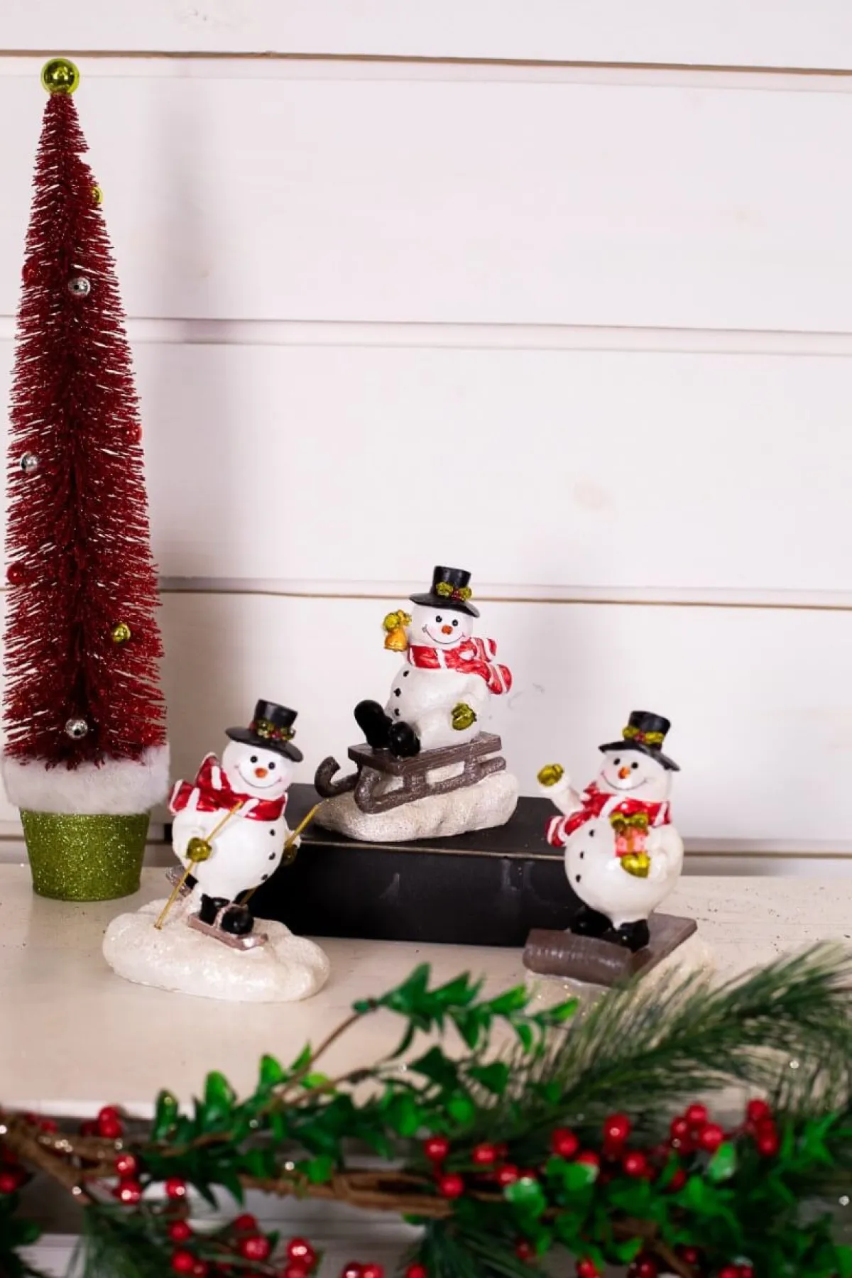 Decorator's Warehouse Christmas Accents^Resin Playing Jolly Snowman